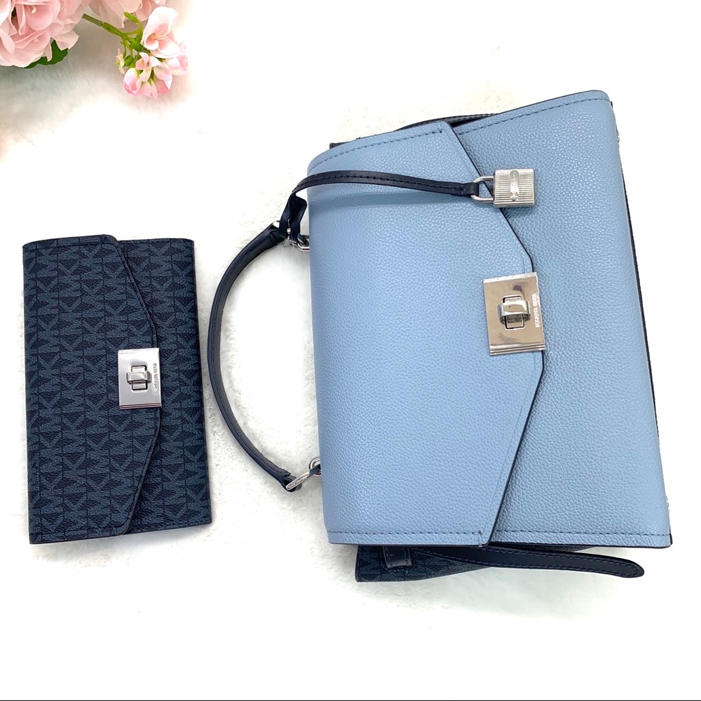 Michael Kors Cassie MD TH Messenger In Pale Blue and Admiral